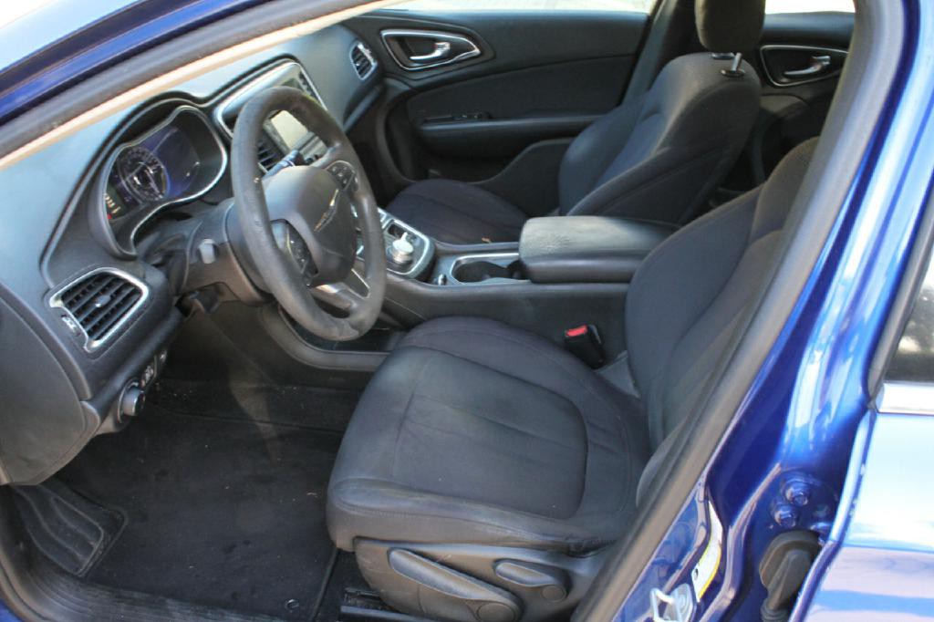 2015 Chrysler 200 Image 8