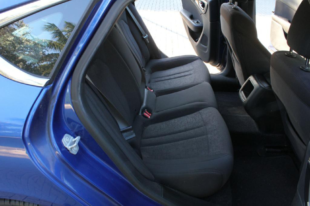 2015 Chrysler 200 Image 12