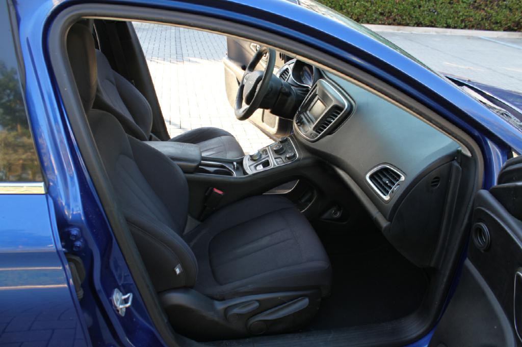 2015 Chrysler 200 Image 13