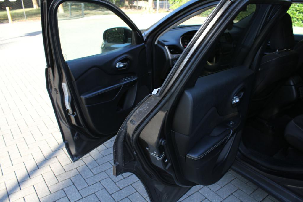 2015 Jeep Cherokee Image 11