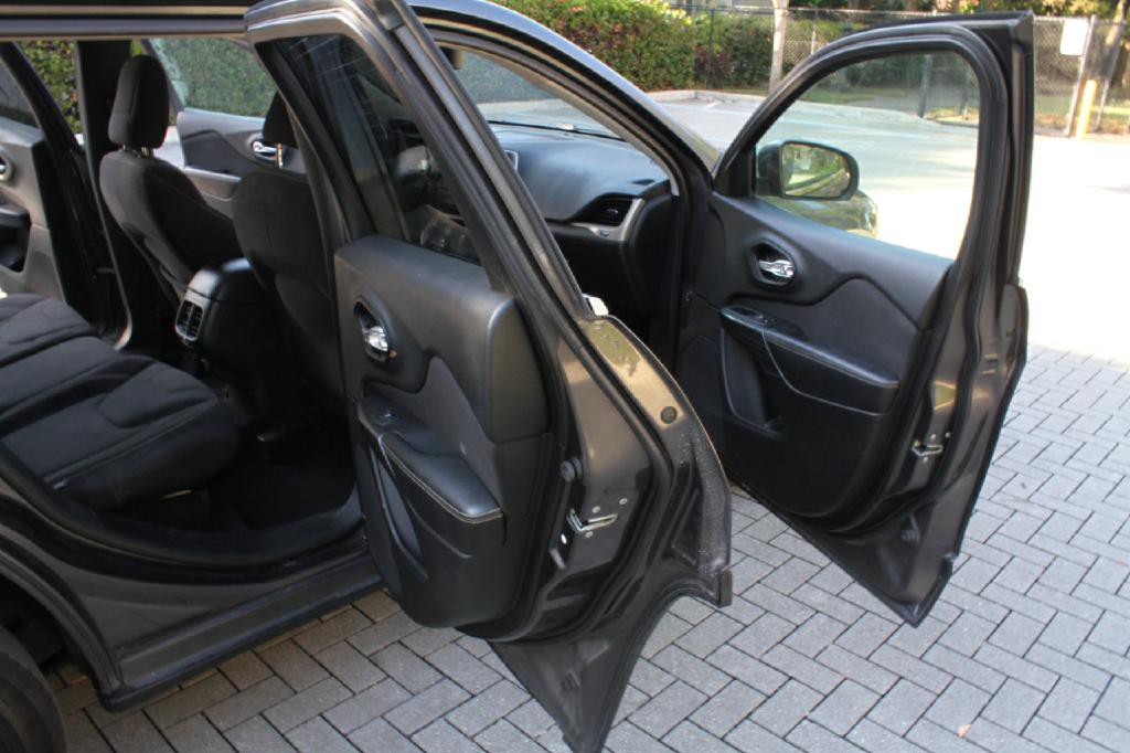 2015 Jeep Cherokee Image 12