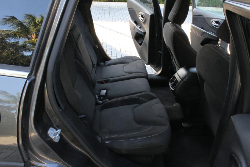 2015 Jeep Cherokee Image 13