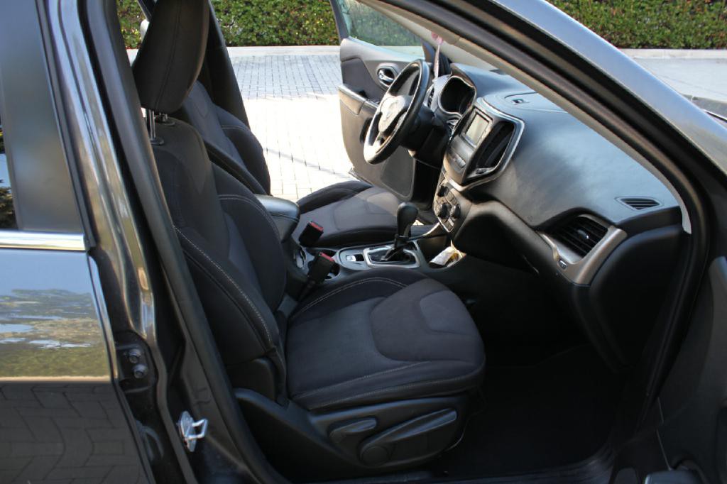 2015 Jeep Cherokee Image 14