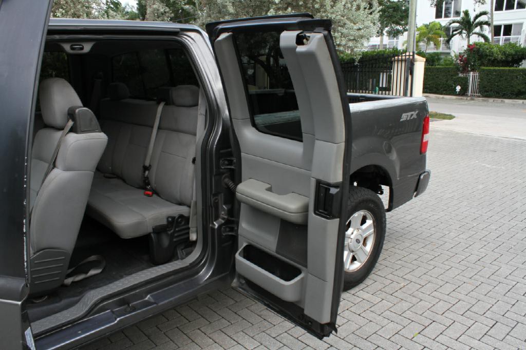 2005 Ford F-150 Image 12