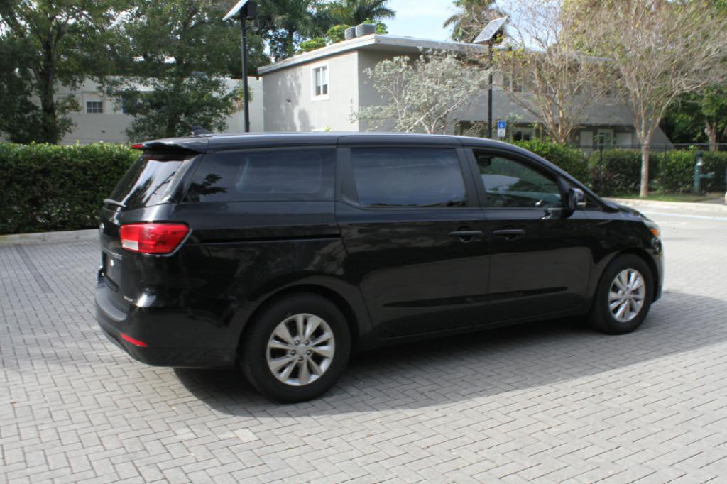2016 Kia Sedona Image 6