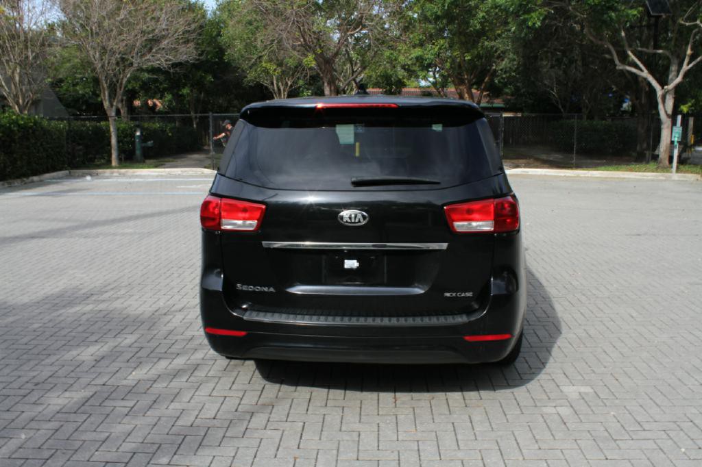 2016 Kia Sedona Image 7