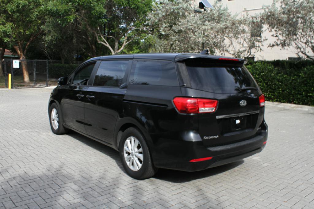 2016 Kia Sedona Image 8