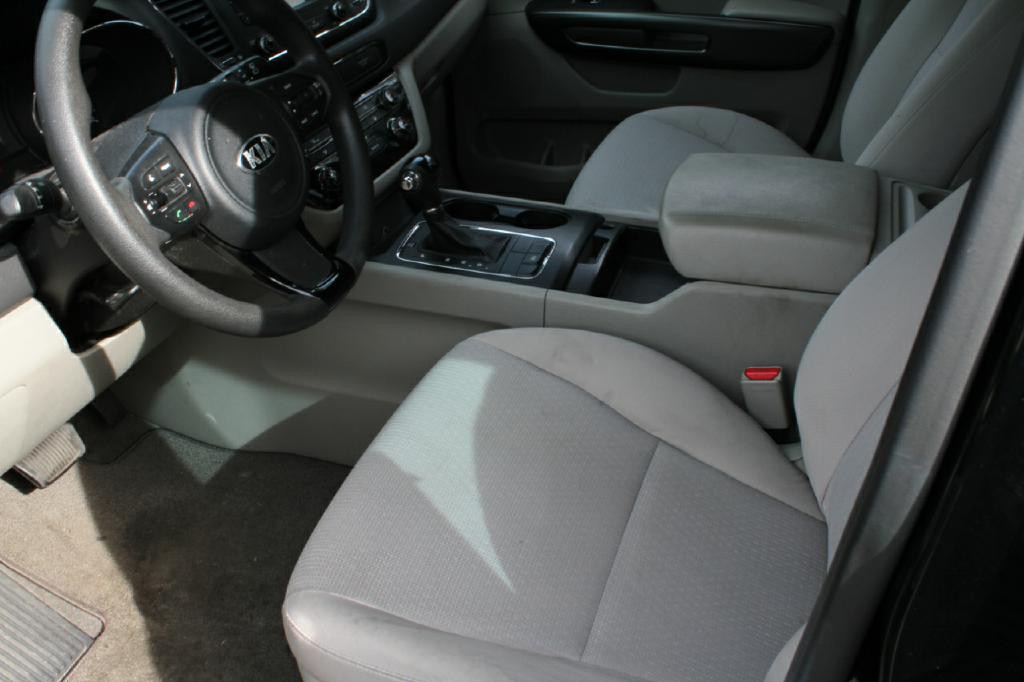 2016 Kia Sedona Image 9