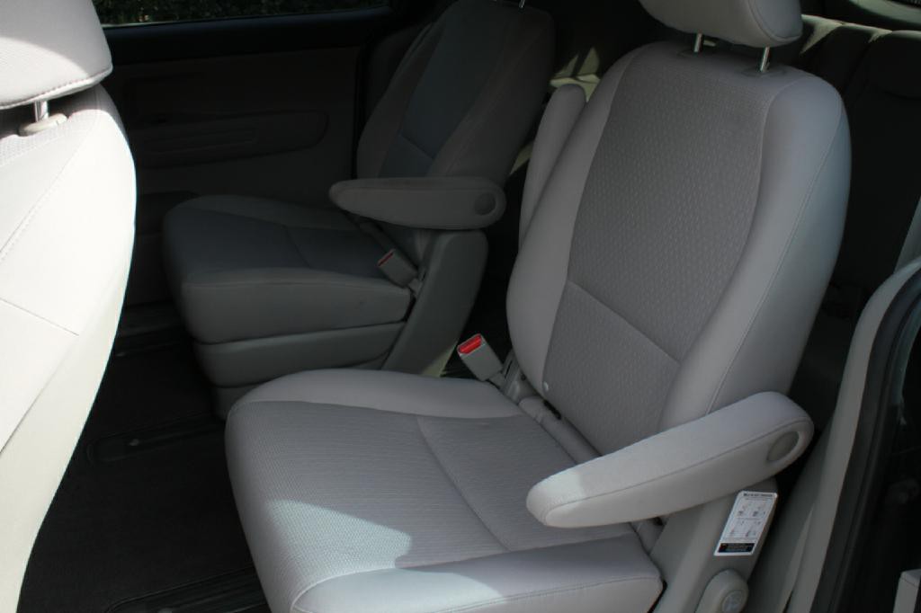 2016 Kia Sedona Image 10