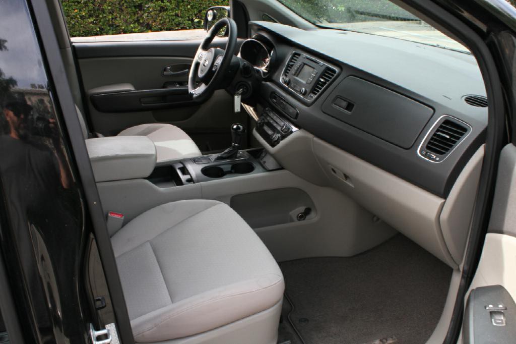 2016 Kia Sedona Image 12