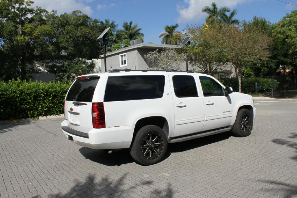 2013 Chevrolet Suburban Image 5