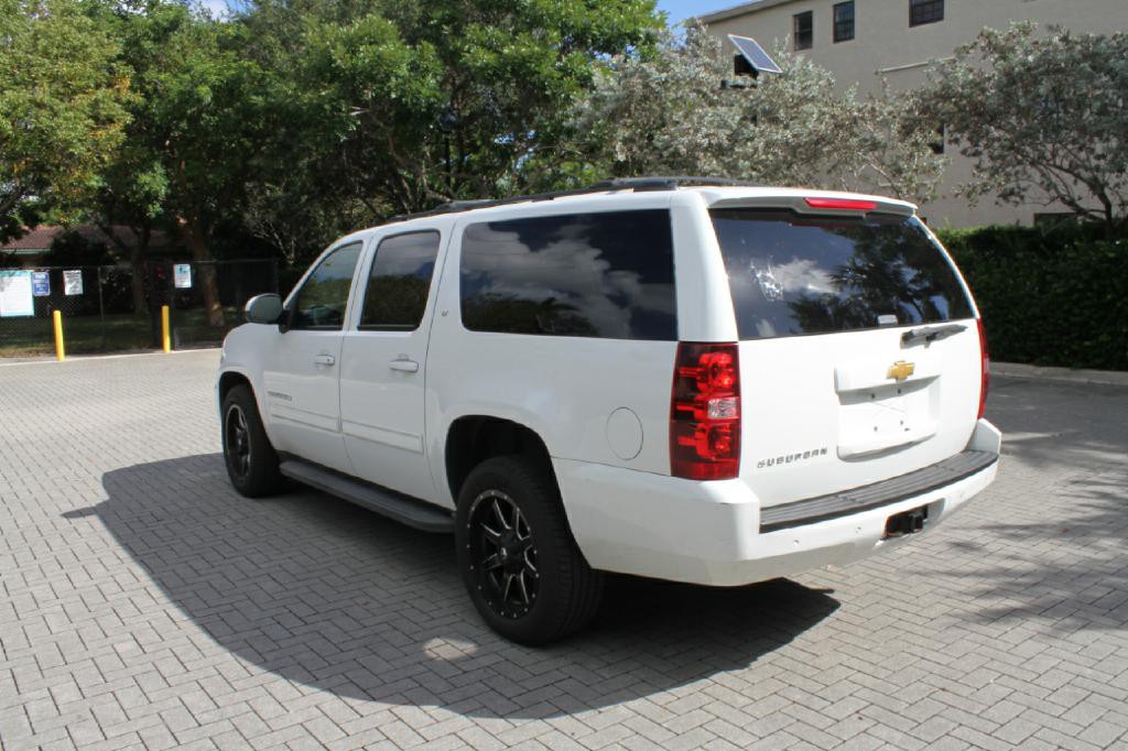 2013 Chevrolet Suburban Image 7