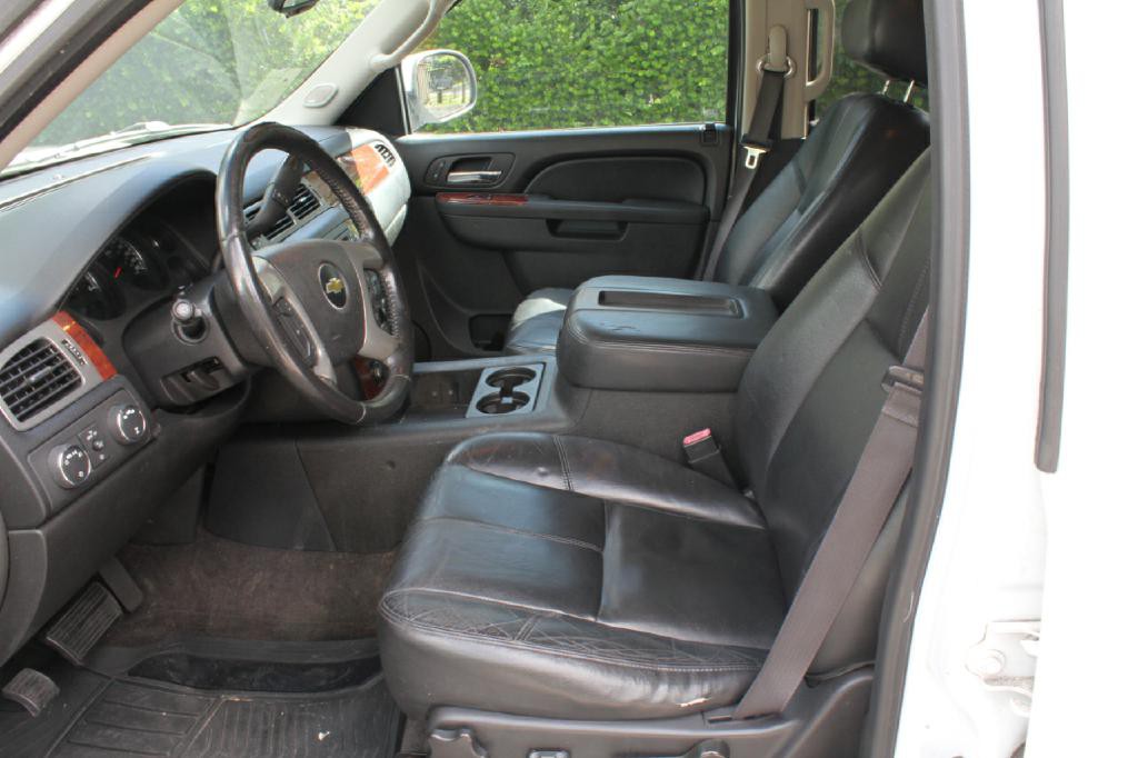 2013 Chevrolet Suburban Image 8