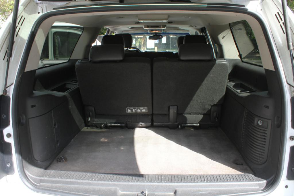 2013 Chevrolet Suburban Image 11
