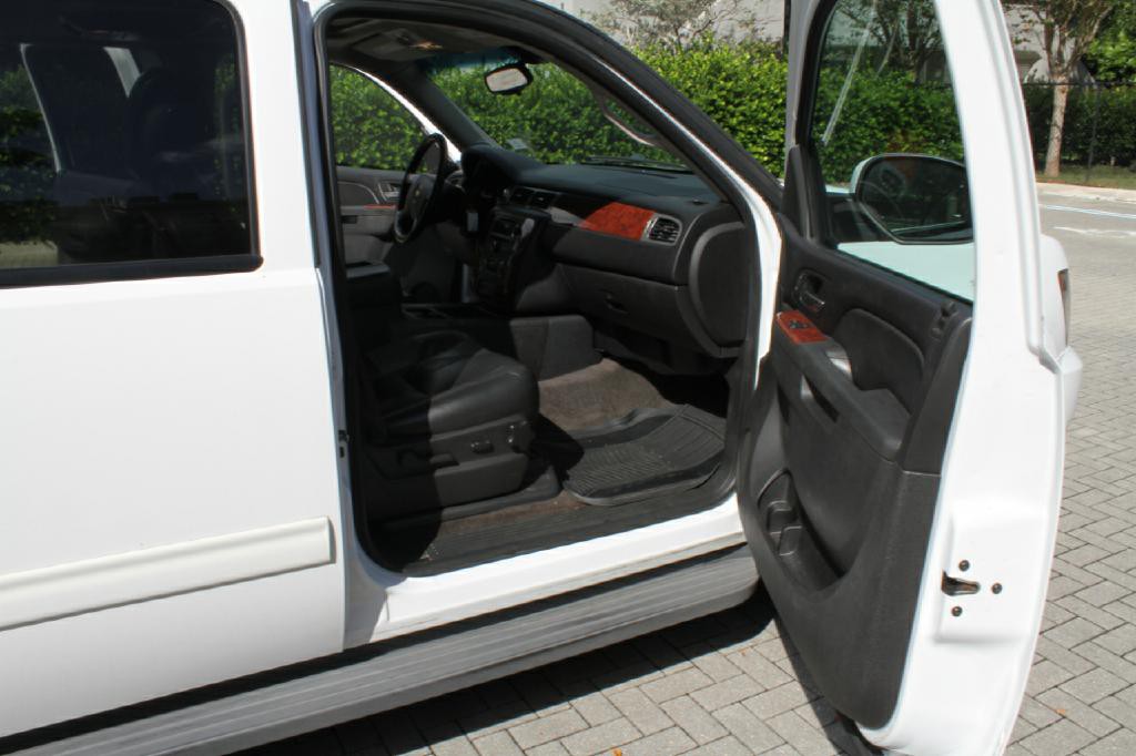 2013 Chevrolet Suburban Image 12