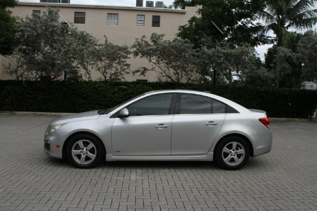 2016 Chevrolet Cruze Image 2