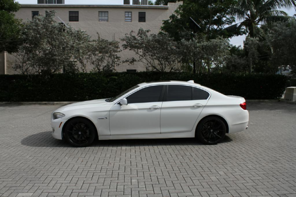 2011 BMW 5 Series Image 2