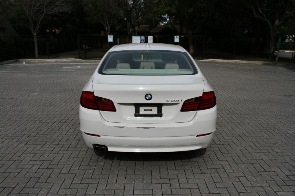 2011 BMW 5 Series Image 7