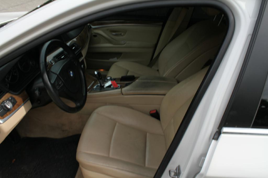 2011 BMW 5 Series Image 9