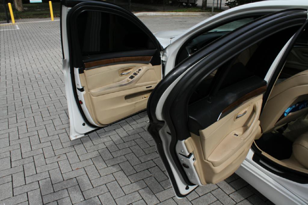 2011 BMW 5 Series Image 11