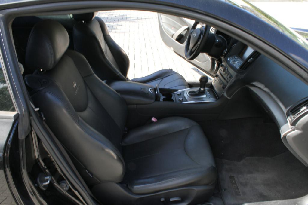 2012 INFINITI G37 Image 9