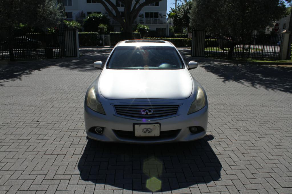 2013 INFINITI G37 Image 3