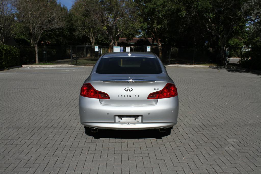 2013 INFINITI G37 Image 7