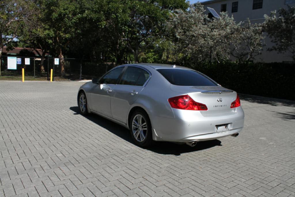 2013 INFINITI G37 Image 8