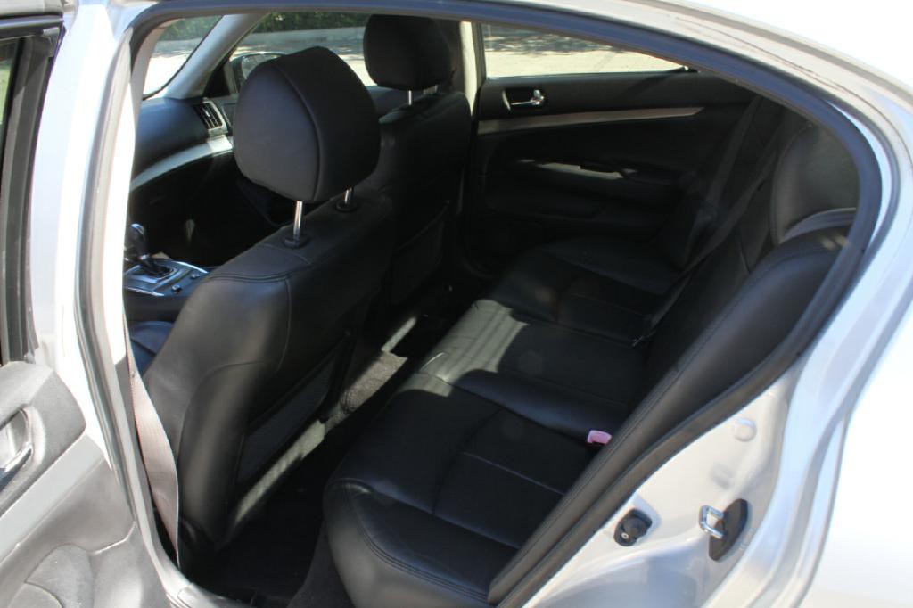 2013 INFINITI G37 Image 10