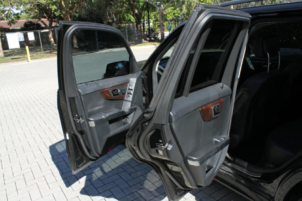 2011 Mercedes-Benz GLK-Class Image 11