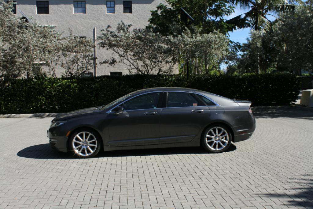 2016 Lincoln MKZ Image 2