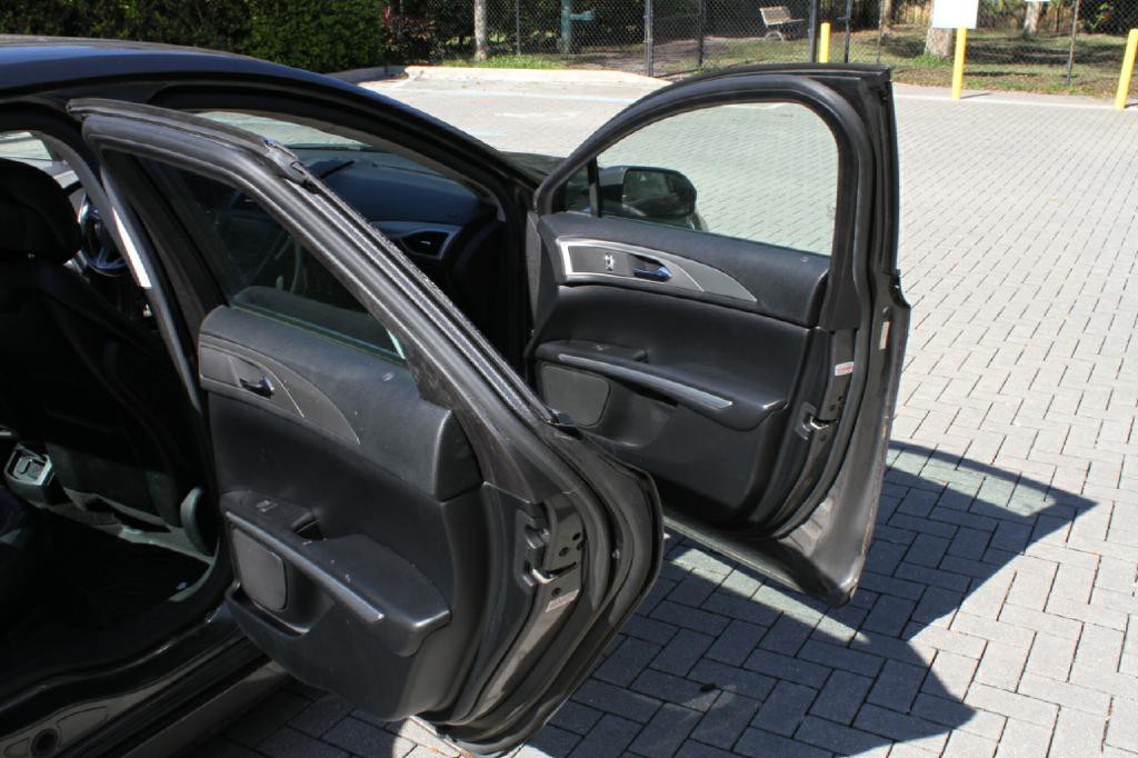 2016 Lincoln MKZ Image 12