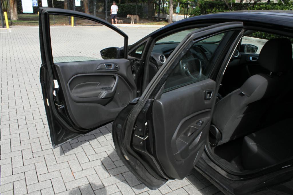 2015 Ford Fiesta Image 11