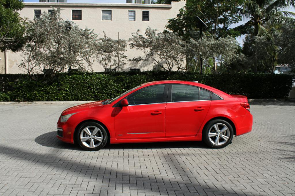 2015 Chevrolet Cruze Image 2