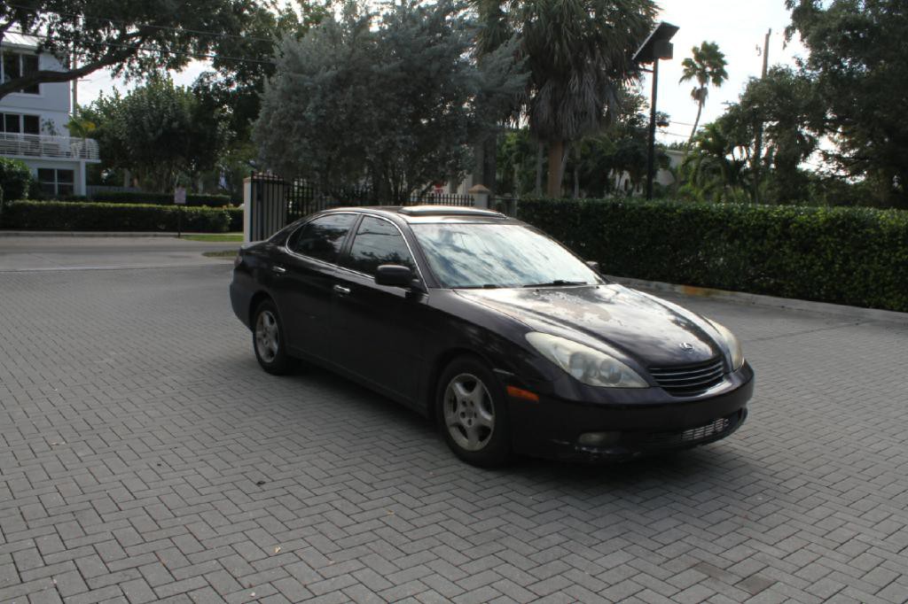 2002 Lexus ES 300 Image 4