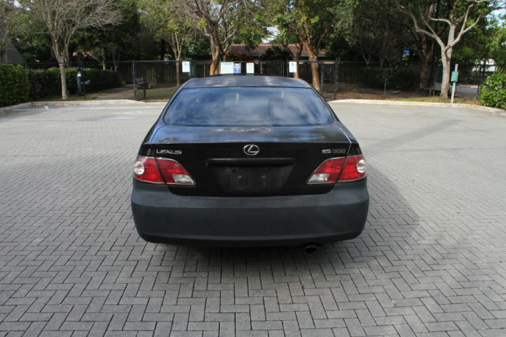 2002 Lexus ES 300 Image 7