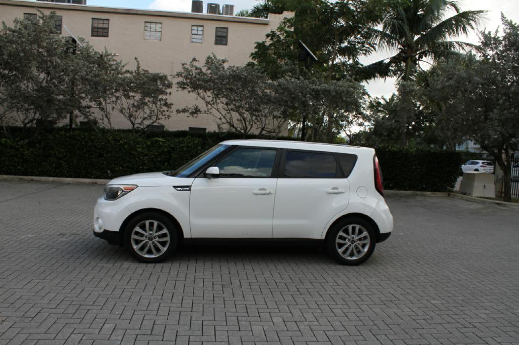 2017 Kia Soul Image 2