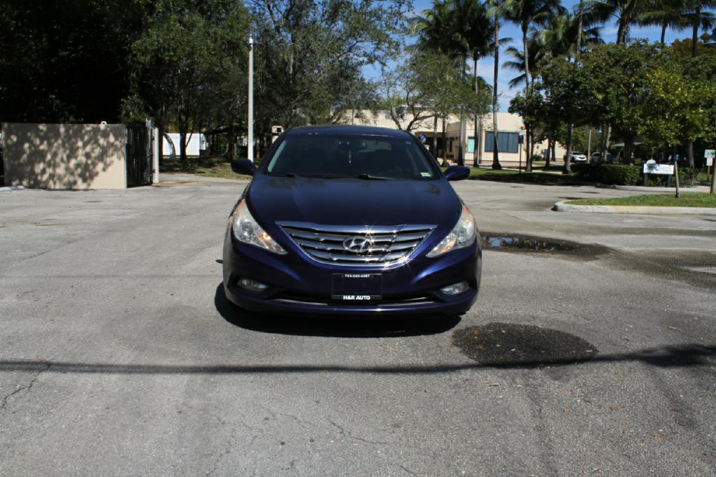 2013 Hyundai Sonata Image 2
