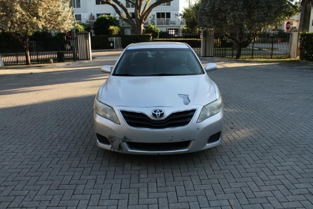 2011 Toyota Camry Image 3