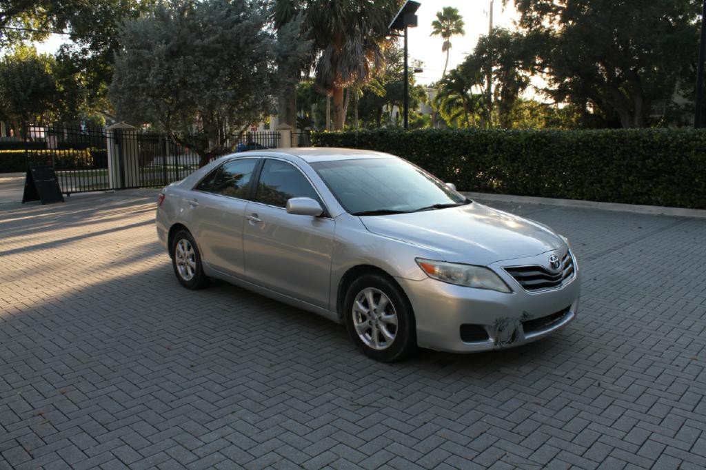 2011 Toyota Camry Image 4