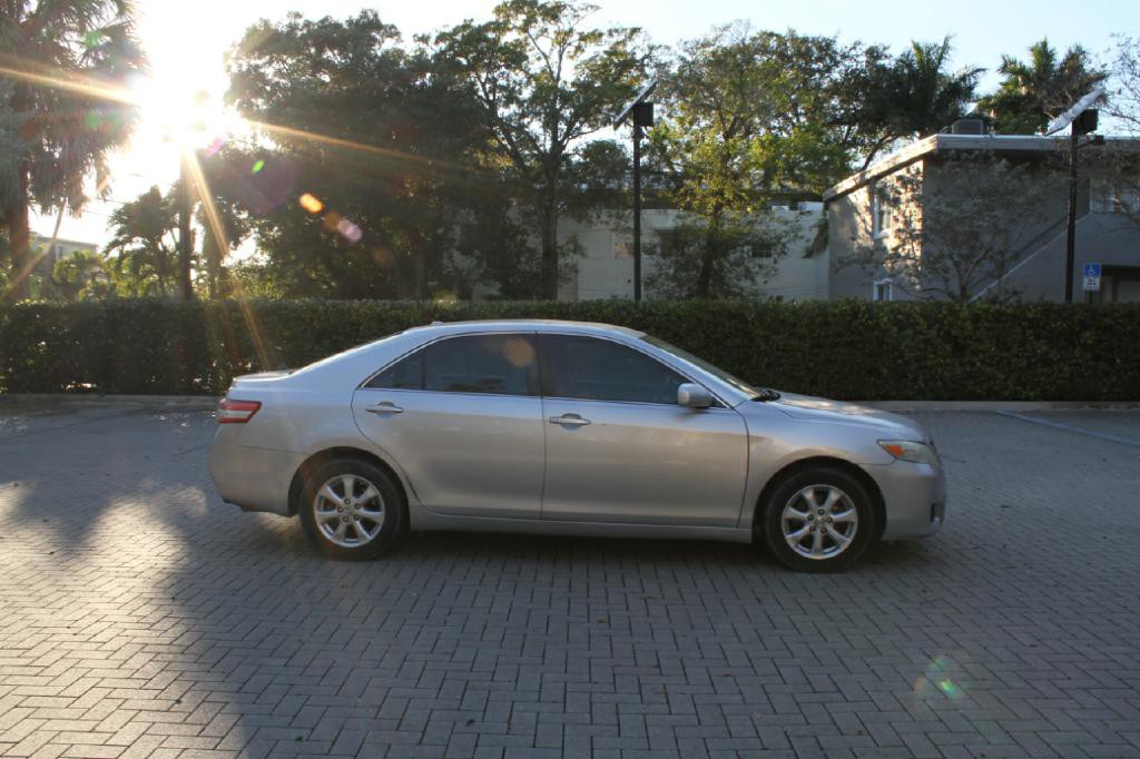 2011 Toyota Camry Image 5