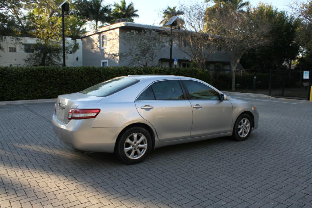2011 Toyota Camry Image 6