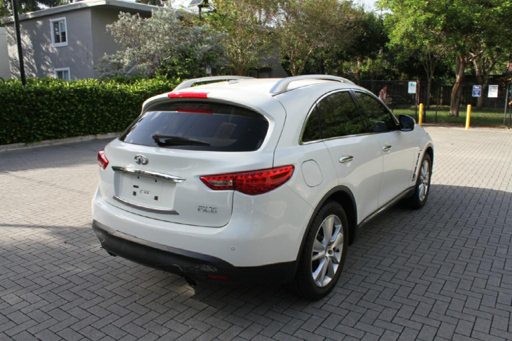 2012 INFINITI FX35 Image 6
