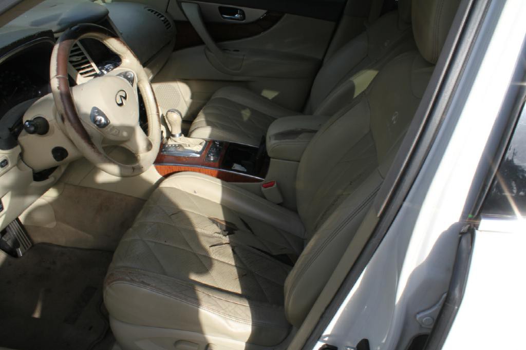 2012 INFINITI FX35 Image 9