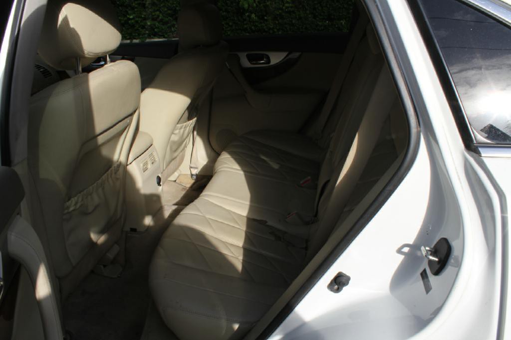 2012 INFINITI FX35 Image 10