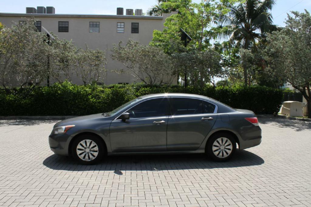 2009 Honda Accord Image 2