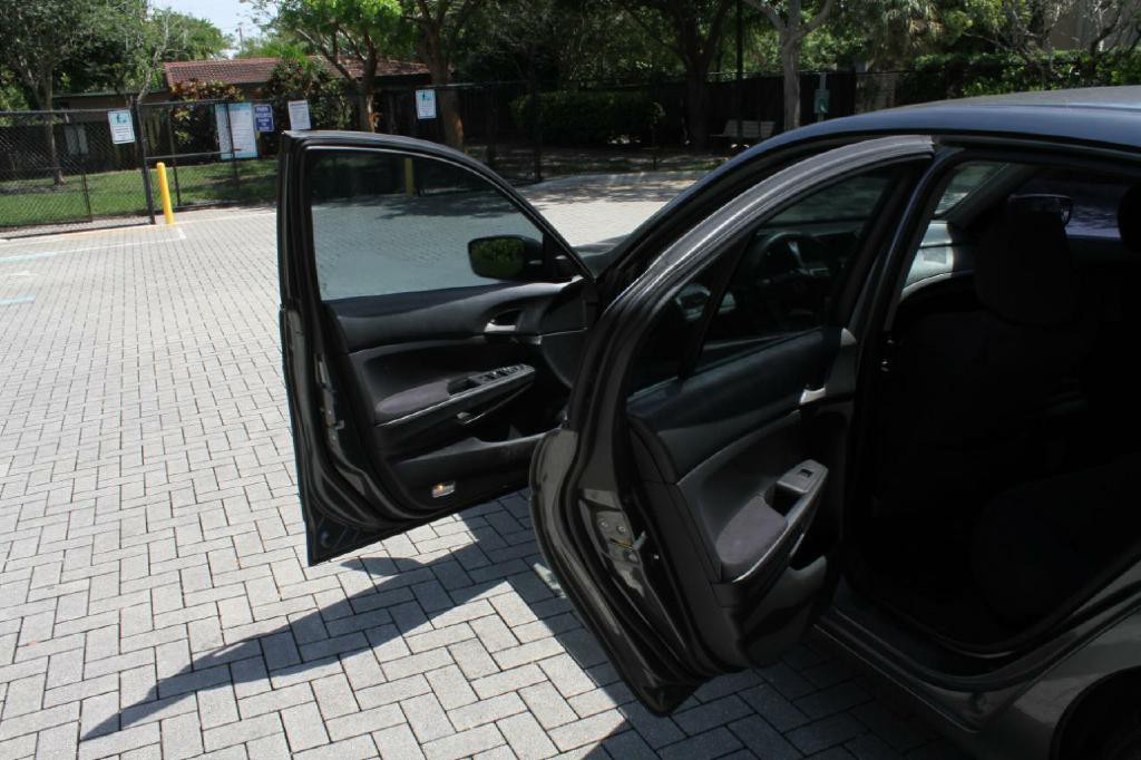 2009 Honda Accord Image 11
