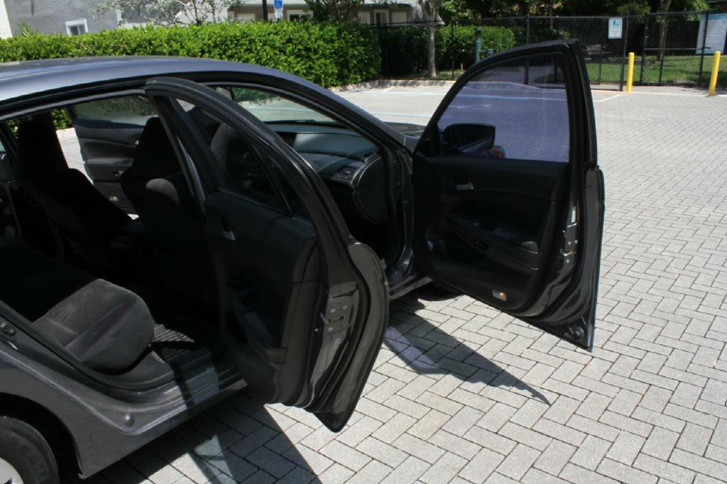 2009 Honda Accord Image 12