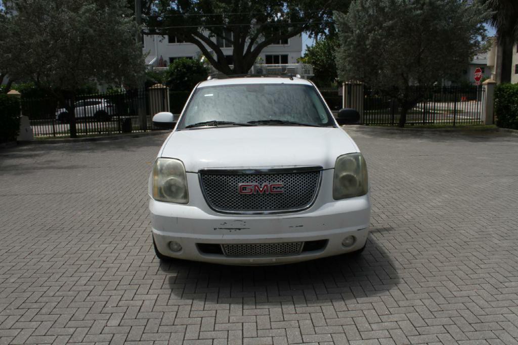 2010 GMC Yukon Image 3