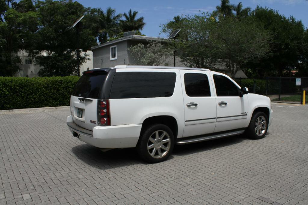 2010 GMC Yukon Image 6